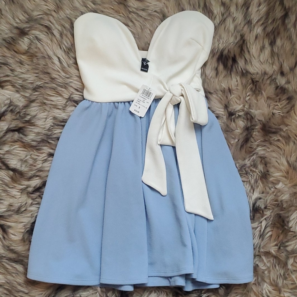 Windsor Strapless light blue and white short dress